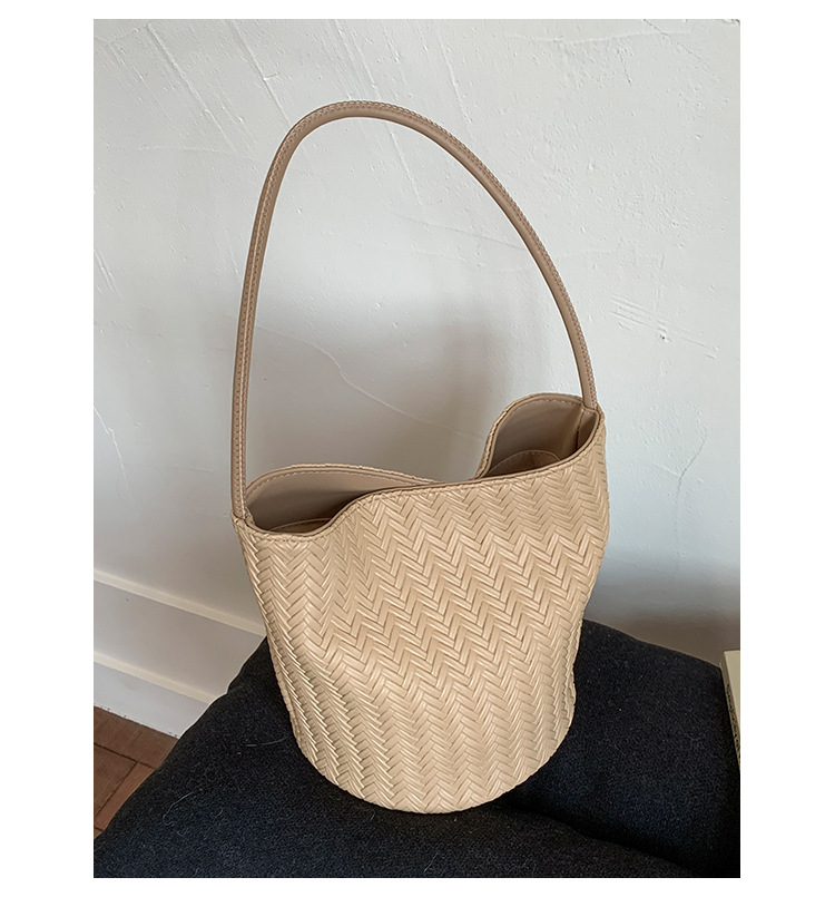 Trendy large-capacity woven bag, fashionable handbag, 2025 new style, versatile bucket bag, simple shoulder bag, underarm bag undefined