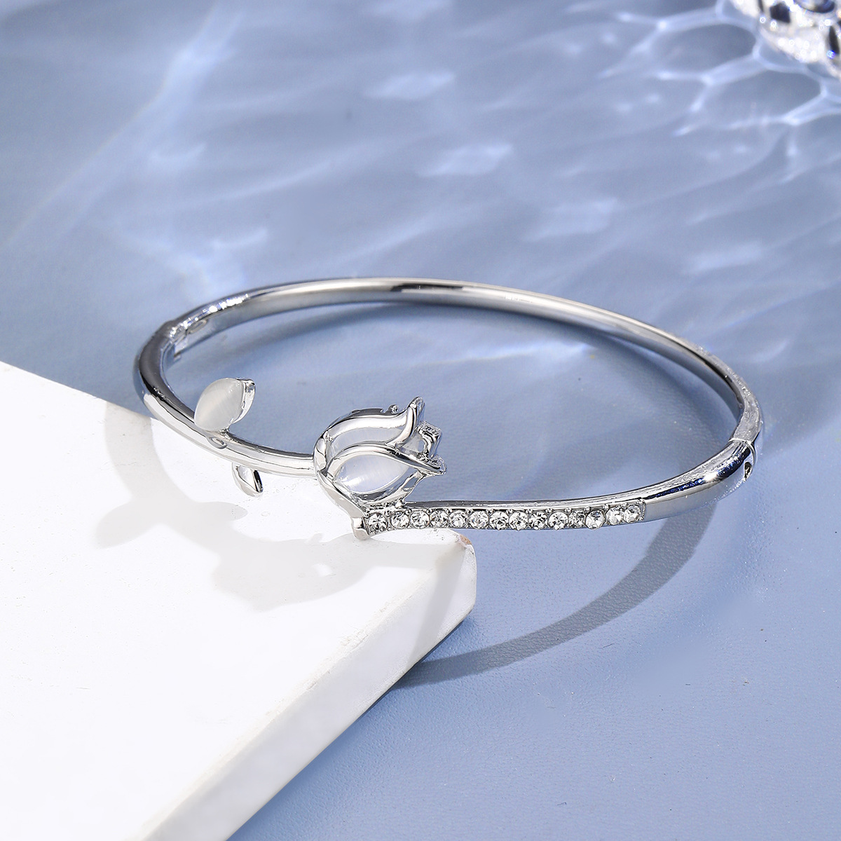 Simple Style Classic Style Rose Alloy Bangles Wholesale display picture 6