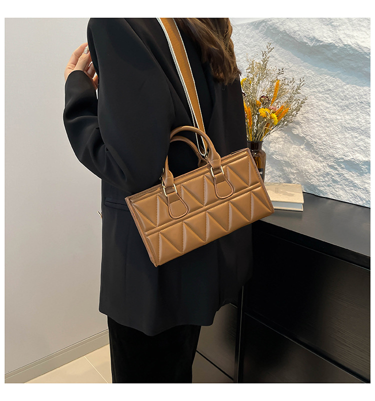 Women's Small PU Solid Color Elegant Streetwear Plaid Square Zipper Square Bag display picture 13