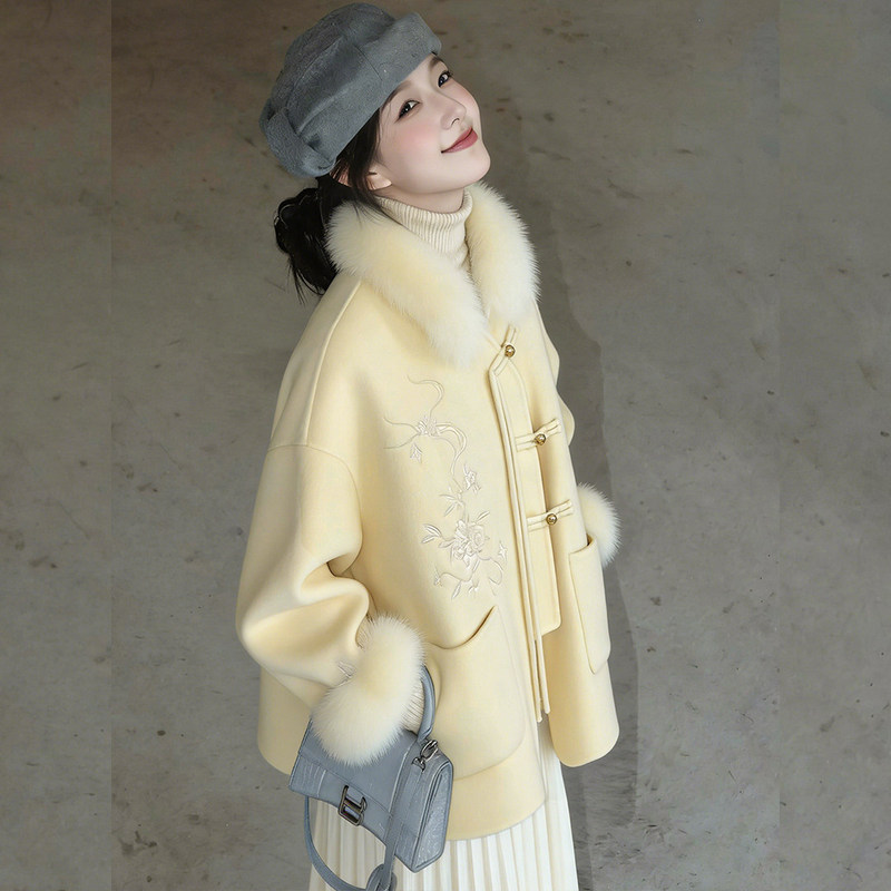 Yellow Fur Collar Double-Sided Woolen Coat for Women 2025 Winter New Style Gentle Style Embroidered Short Woolen Coat Yellow Fur Collar Double-Sided Woolen Coat for Women 2025 Winter New Style Gentle Style Embroidered Short Woolen Coat