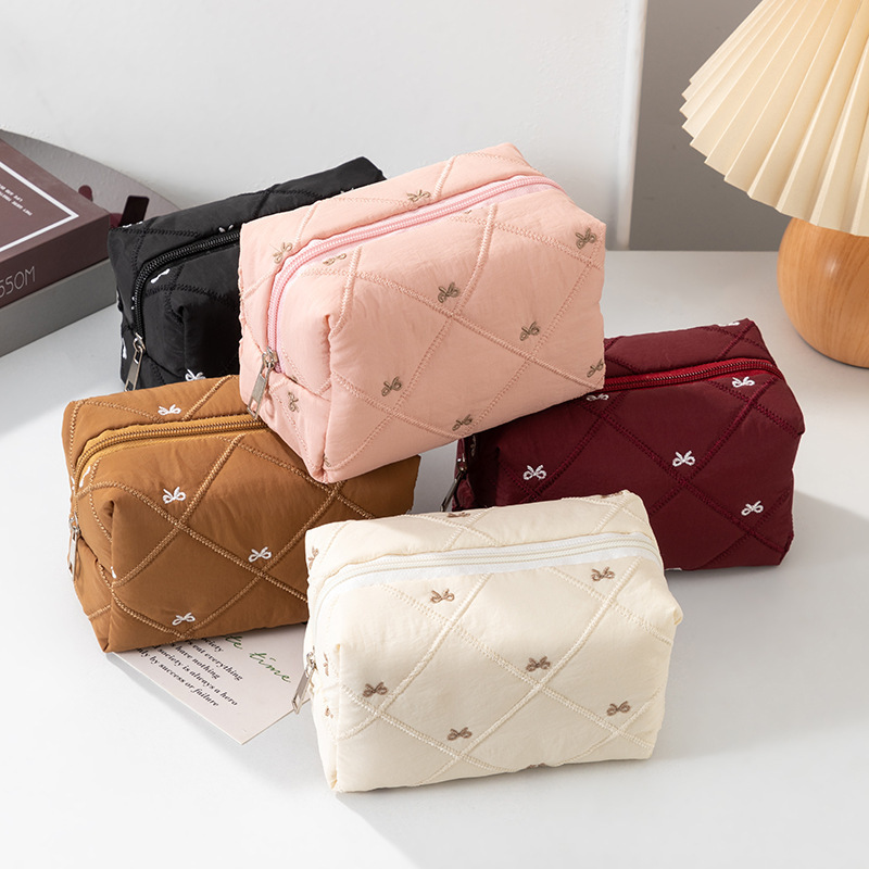 New Style Bow-Knot Quilted Toiletry Bag, Cross-Border Portable Travel Makeup Bag, Large Capacity Women's Lipstick and Cosmetics Storage Bag New Style Bow-Knot Quilted Toiletry Bag, Cross-Border Portable Travel Makeup Bag, Large Capacity Women's Lipstick and Cosmetics Storage Bag
