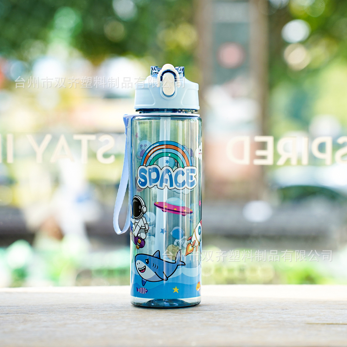 Taza de agua deportiva con pajilla, diseño astronauta, plástico resistente, uso exterior