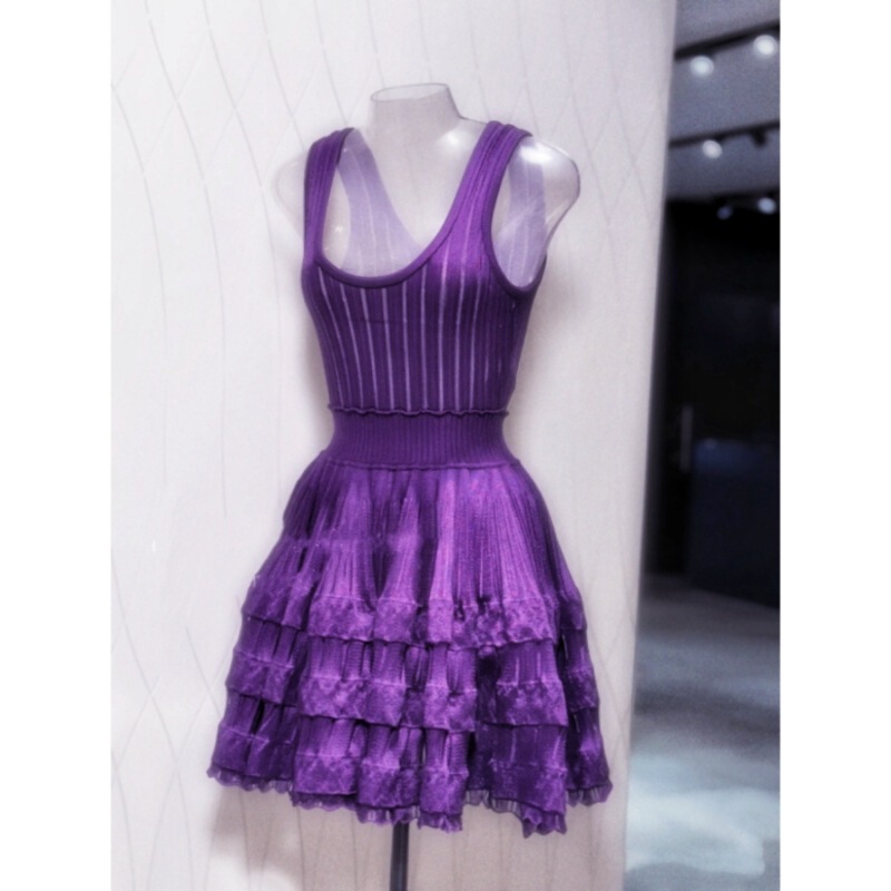 Influencer-Style [Full-Level Ballet] Atmospheric Dress with French Pure-Desire Vibe, U-Neck, Cut-Out Waist, and Elegant Puff Skirt