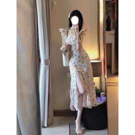 碎花连衣裙女夏季新款法式复古浪漫温柔风收腰开叉吊带长裙子