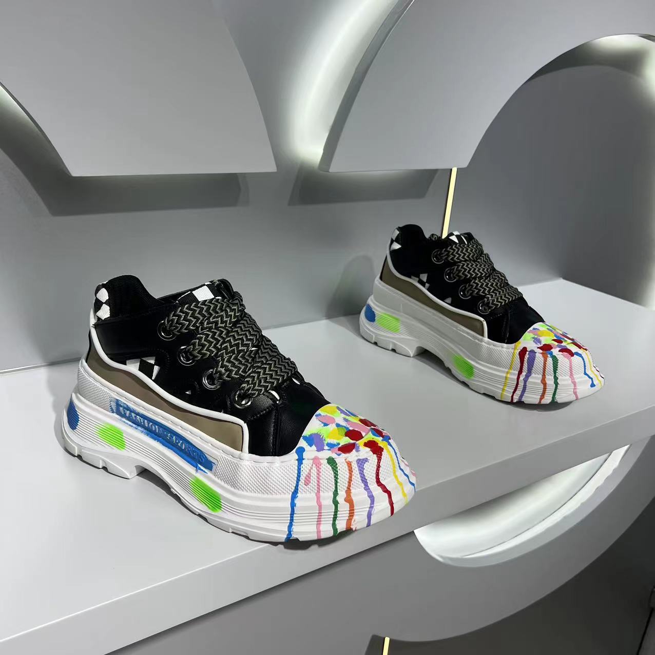 Casual Sneakers For Men With Personalized Graffiti Design_voghion.com