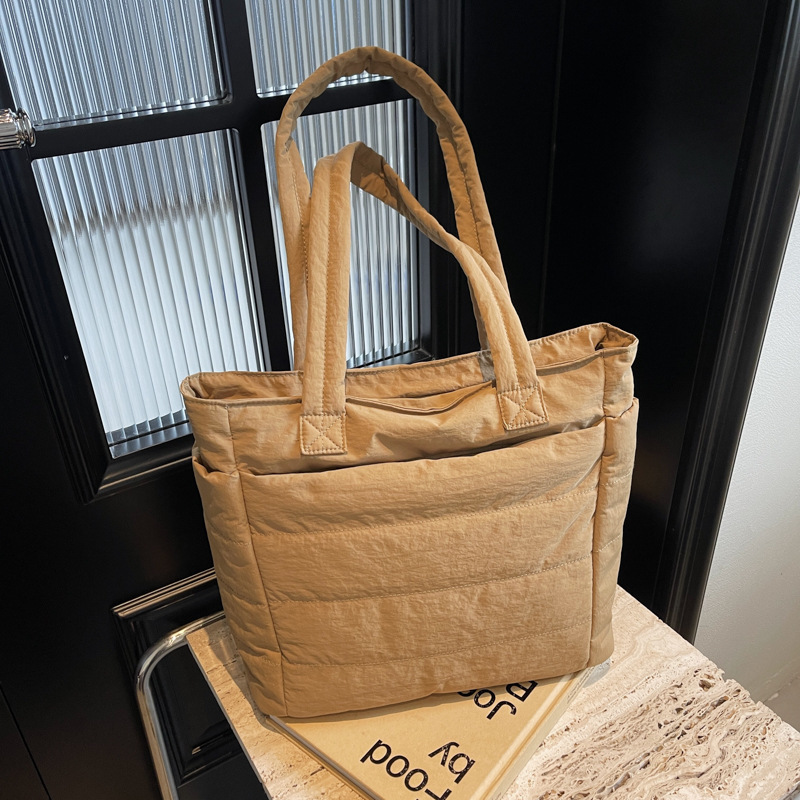 2025 New Handbag Lightweight Fluffy Hand Shopping Bag Casual Fashion Quilted Large Capacity Commuter Tote Bag