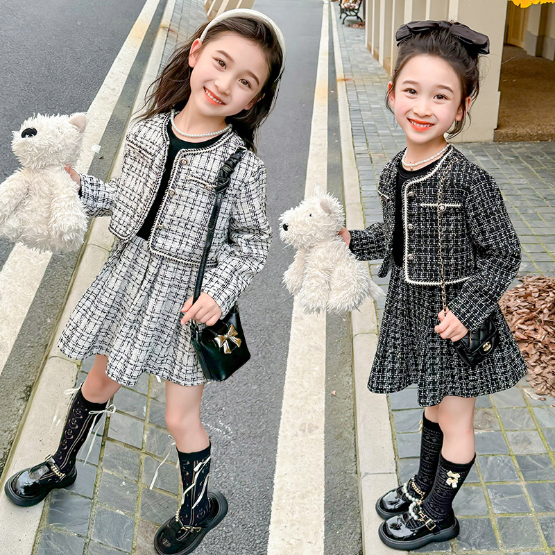 Conjunto de dos piezas para niñas vestido con hilo brillante, estilo pequeño y elegante – moda primavera-otoño 2024.