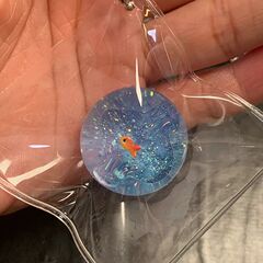 新しいオーシャンプラネット金魚ピンチスパンコールベント人形減圧おもちゃバッグジュエリーペンダント