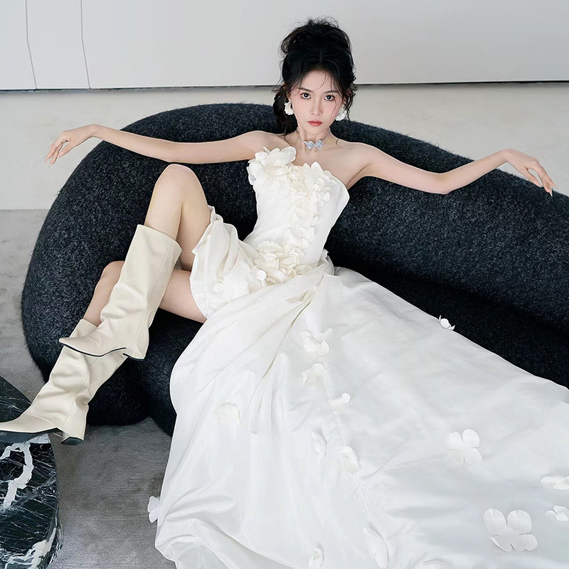 French-Style Strapless Forest-Style Light Wedding Dress 2026 New Floral Design Simple White Dress for Marriage Registration and Travel Photography French-Style Strapless Forest-Style Light Wedding Dress 2026 New Floral Design Simple White Dress for Marriage Registration and Travel Photography