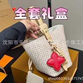 今年高级新款2025老花百搭斜挎包轻便水桶包单肩手提包夏天小挎DS