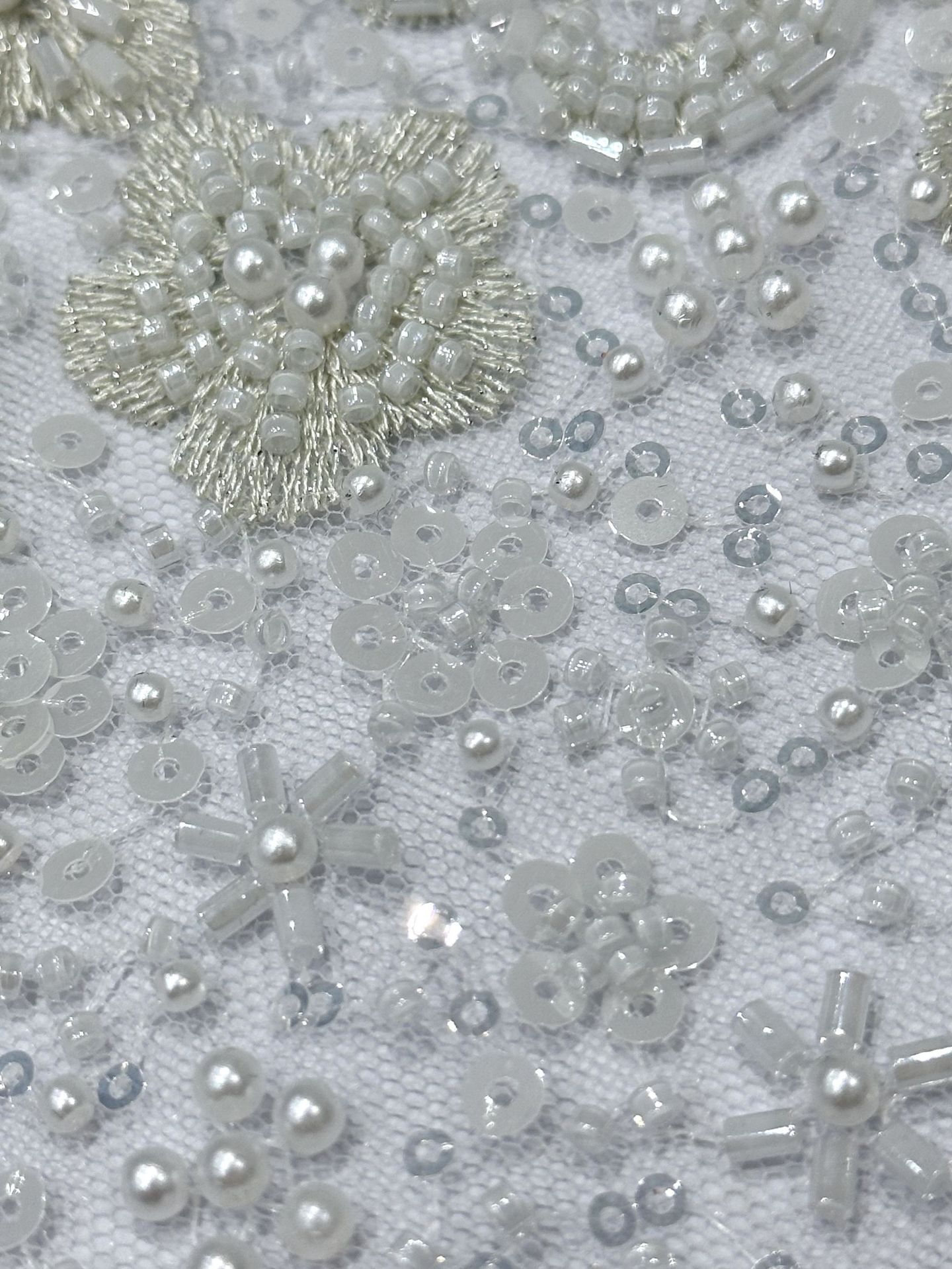 Fabricante nuevo tubo de perlas de industria pesada bordado red rayas flor de ciruela de moda ligera vestido de boda de lujo tela de mujer
