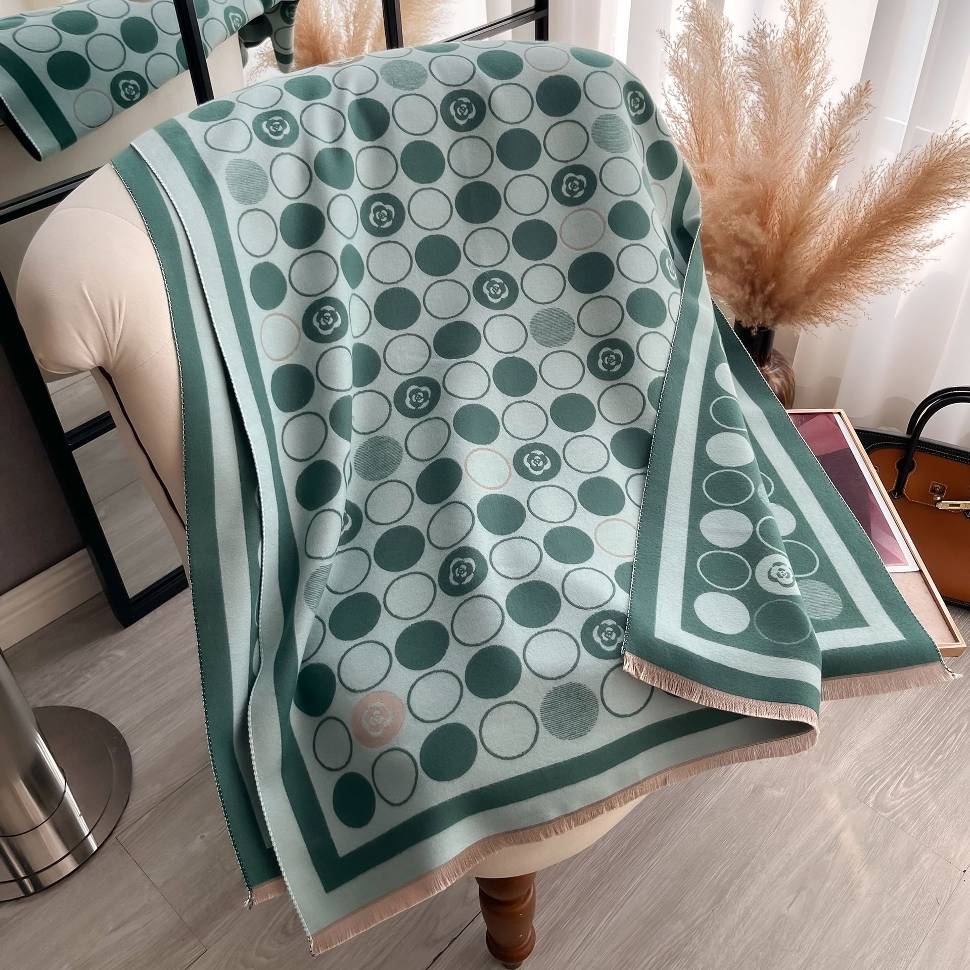 Camellia impresa de alta sensibilidad punto de onda imitación de cachemira bufandas calientes para mujeres bufandas cortas bordas bufandas calientes otoño invierno