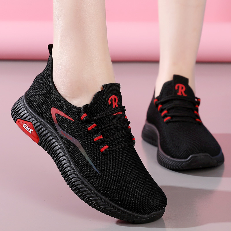Viejos zapatos de tela de Beijing deportes casuales de invierno zapatos de terciopelo femeninos negros suaves cómodos cocina calentamiento zapatos de madre