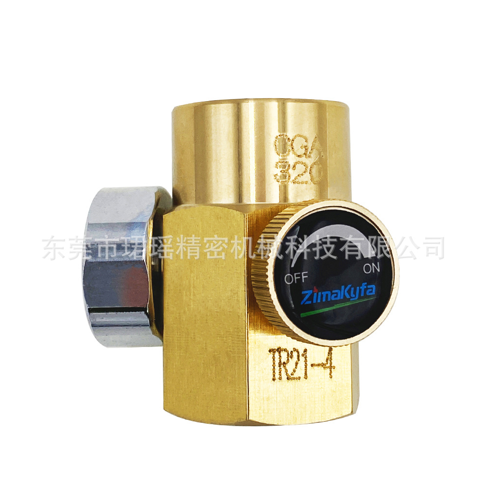 国境を越えてソーダを供給するガスボンベの空気入れ継手は、圧力計W21.8/CGA320-Tr21-4付きである