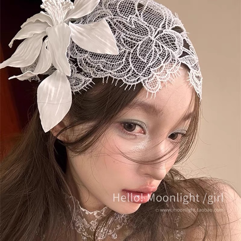 Maquillaje de novia francesa retro lujo ligero flor gorra de encaje nicho vestido de vacaciones foto toque de pelo