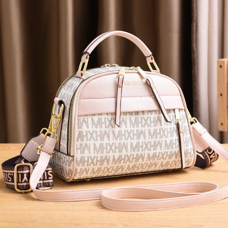 Capacious retro shoulder bag