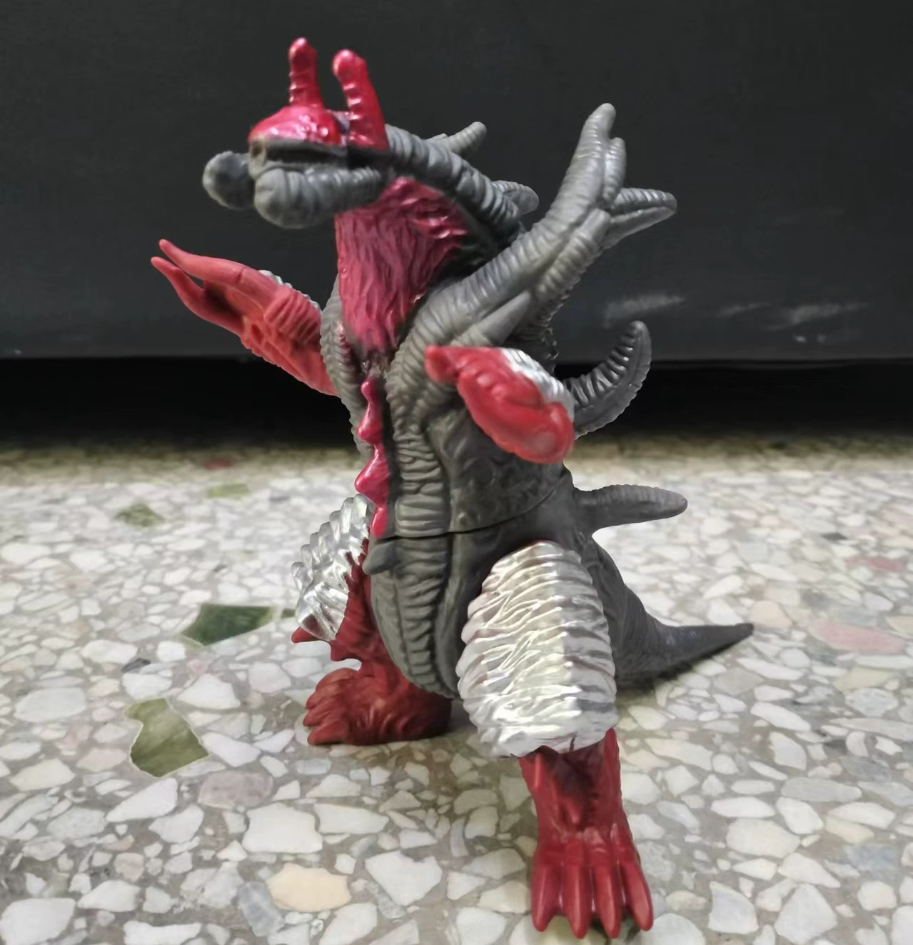 大型モンスタービニールソフトラバーウルトラマンモンスターおもちゃ男の子子供のおもちゃ夜市景勝地露店モンスター
