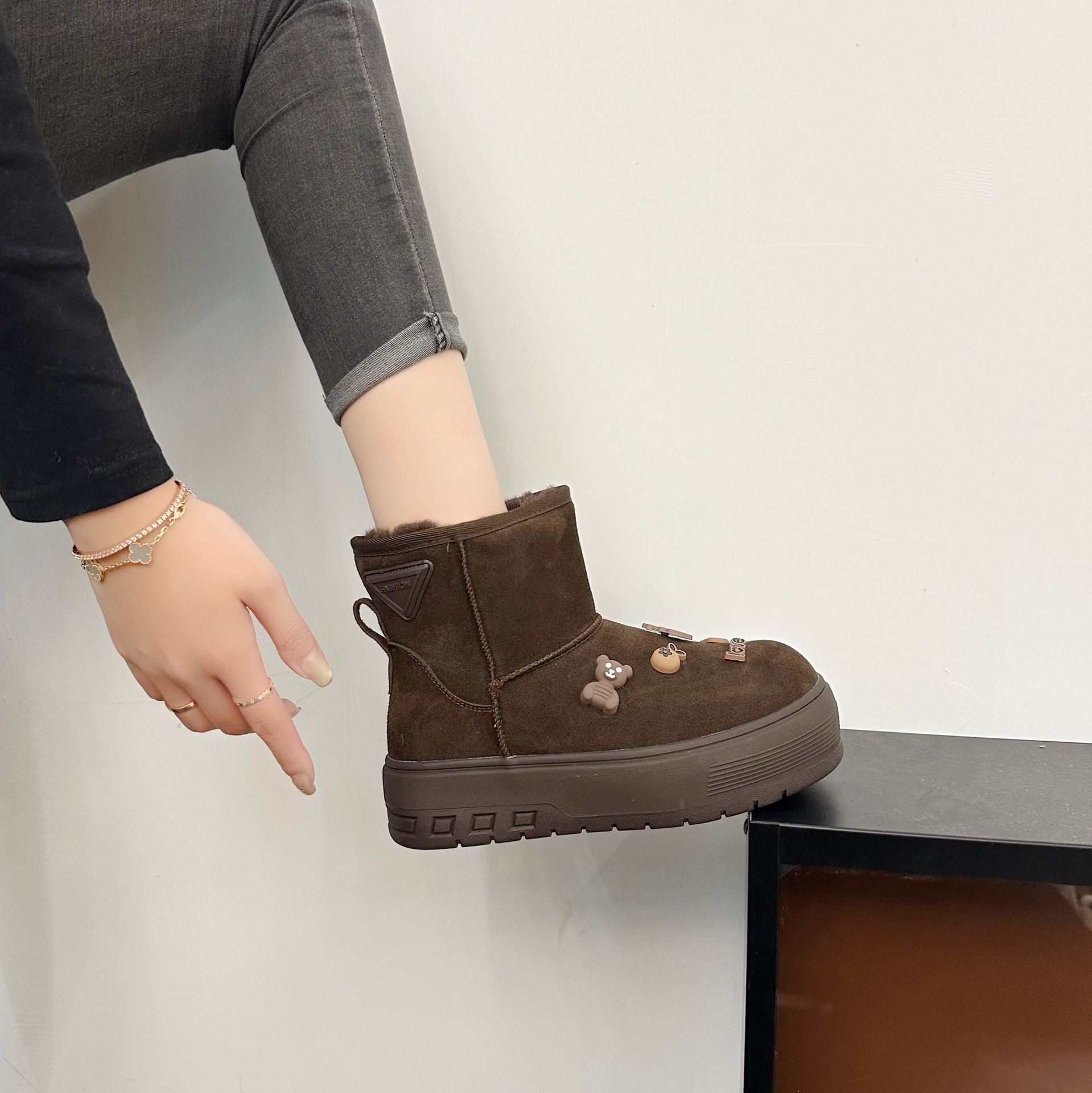 2025新款冬季加绒真皮勃肯短靴女甜美风小熊厚底休闲短筒雪地棉靴