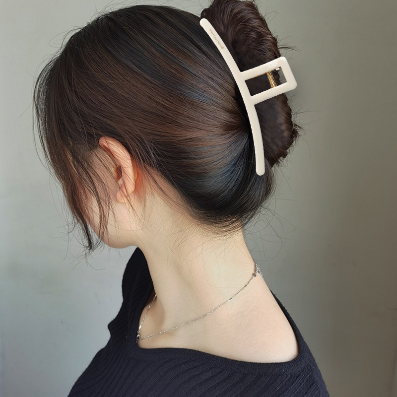 Minimalistisk stor hårklämma i metall och acetat_voghion.com