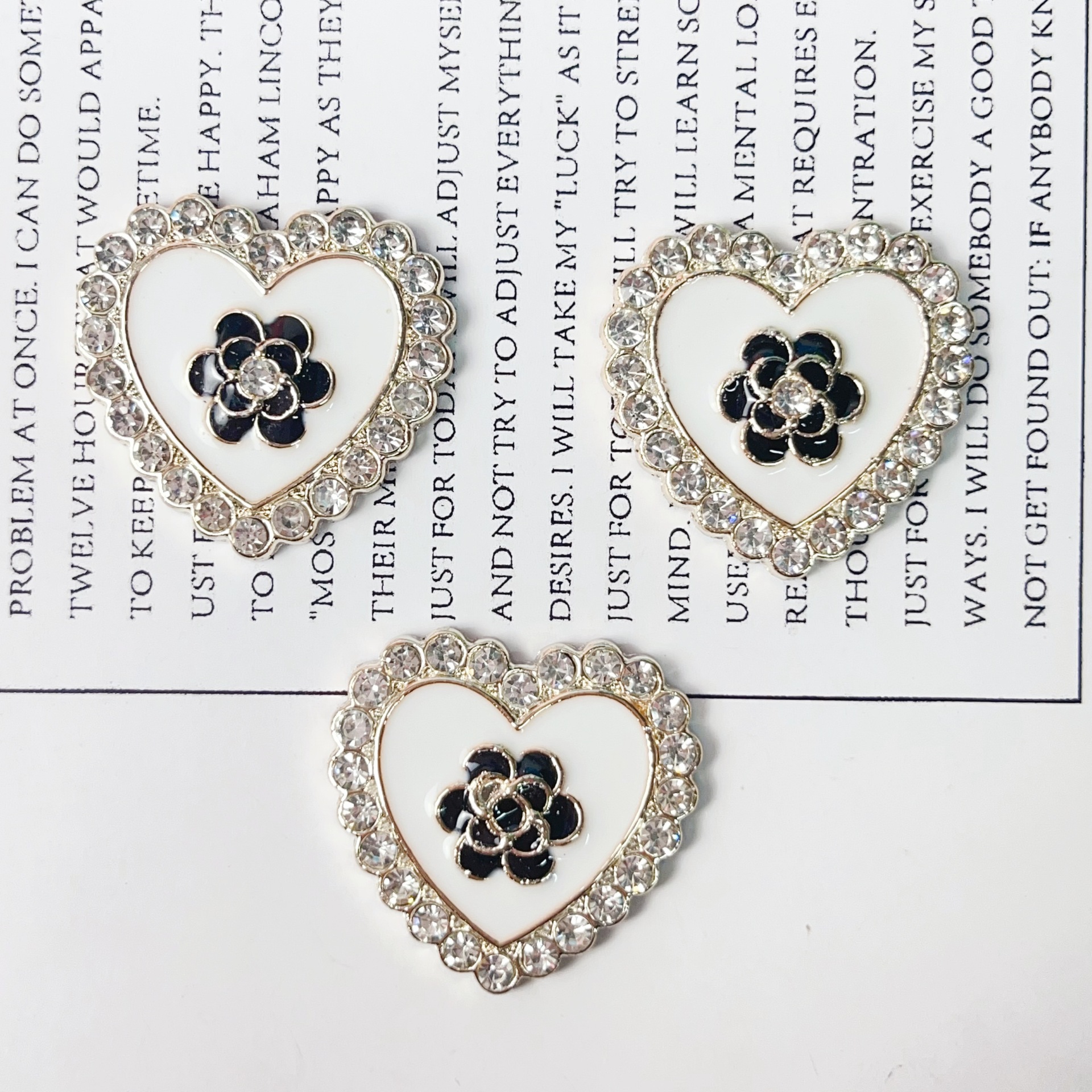 Coreano pequeño arco de perlas fragrantes camellia amor diy accesorios accesorios pinzas de pelo agujeros zapatos bolsos materiales