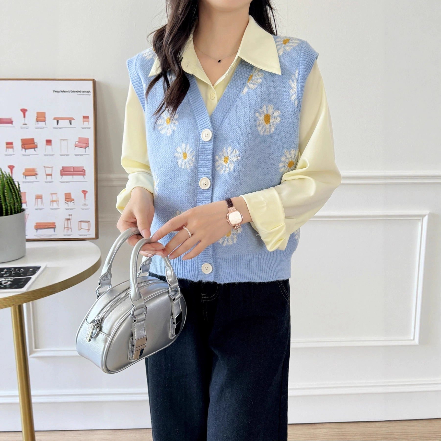 Корейская версия 2024 новый трикотажный свитер жилет женский колючий рукав свитер хризантемы повседневный топ с вышивкой без рукавов