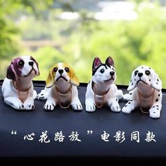 越境メーカー直売車の置物が可愛いです。