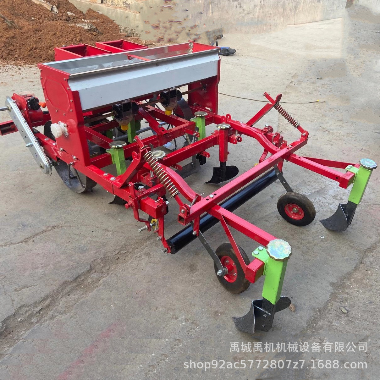 四轮带花生播种机花生联合播种机种肥覆膜滴灌打药一体机