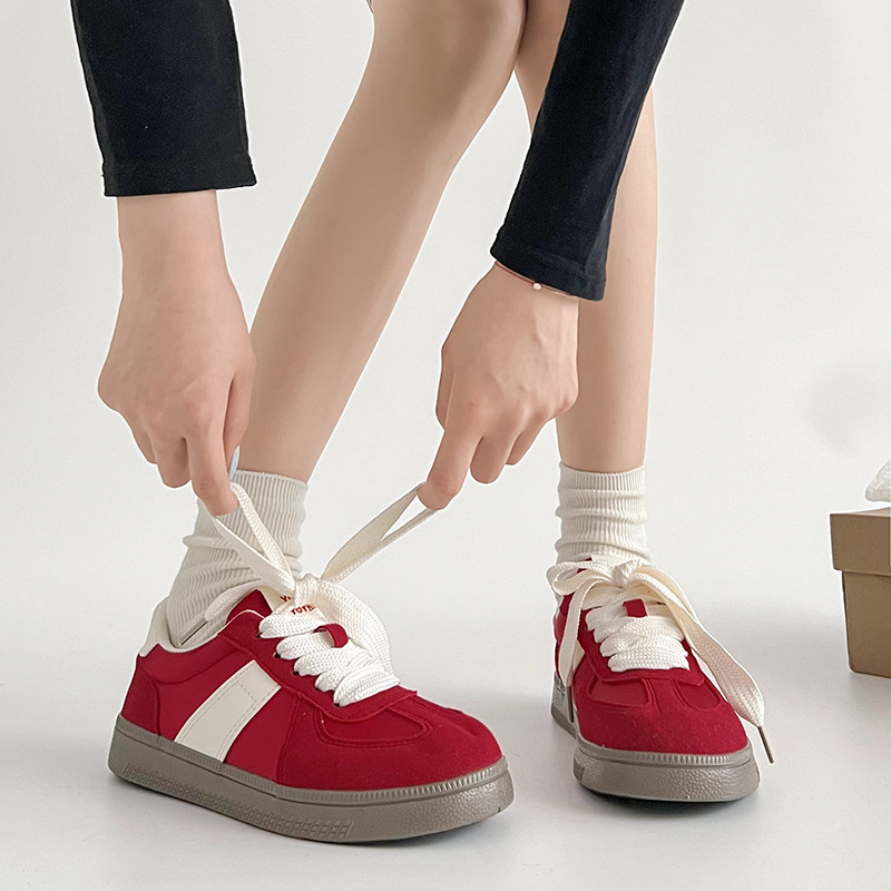 Zapatos rojos de entrenamiento alemán para mujer 2025 nuevo clásico nicho retro primavera y verano ocio deportes punta redonda plataforma transpirable zapatillas