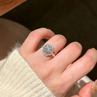 С�t���������AŮ���M����ӵ�3������ָ��Īɣʯ���荽�Ů���l