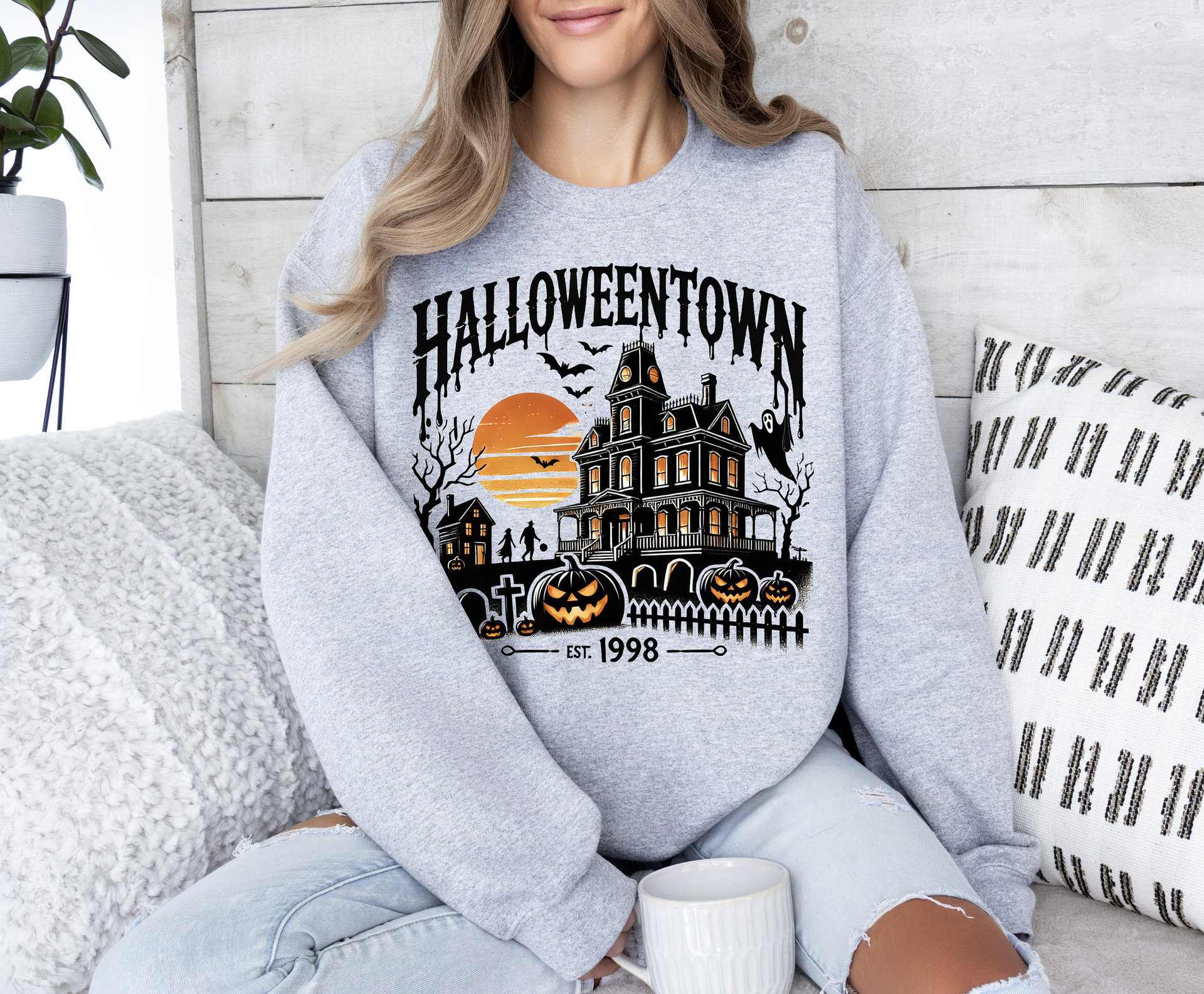 Vintage Halloween Sweatshirt Halloween Est 2024 Pull
