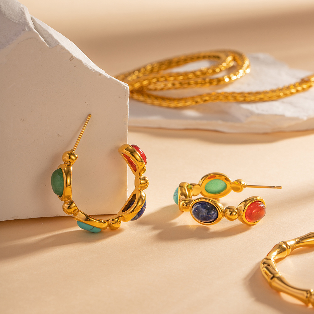 Europeo y americano ins Internet Celebrity 18K chapado en oro de acero inoxidable con incrustaciones de piedra natural en forma de C pendientes de acero inoxidable de moda pendientes de todos los partidos