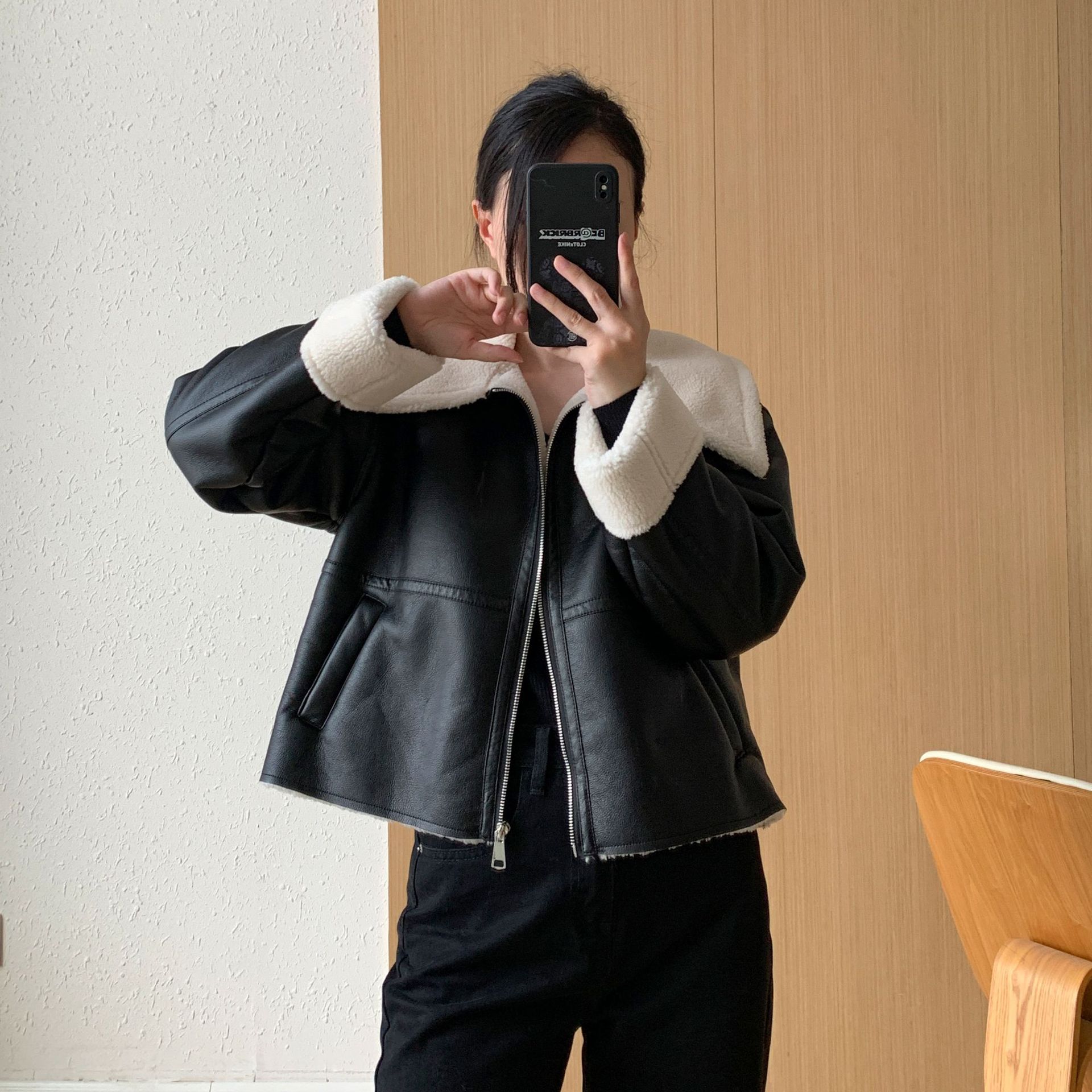 Women's Clothing High end atmospheric leather jacket for women, short loose motorcycle jacket, autumn style, stylish lamb fur all in one_voghion.com