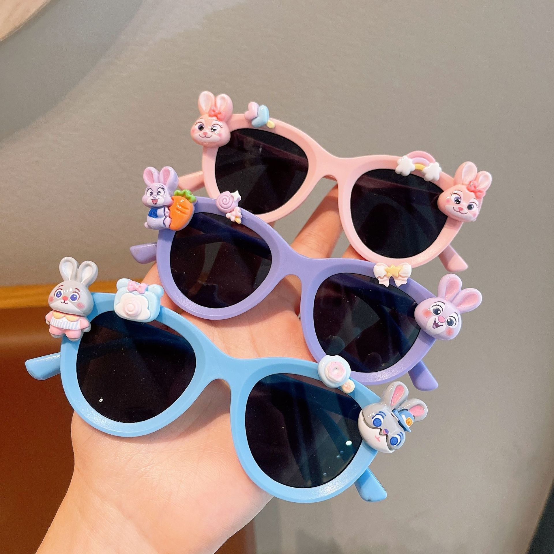 Nuevas gafas de sol para niños lindas gafas de sol de dibujos animados para bebés decoración extraña fotos juguetes para niños