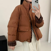 琪镌绘制白鸭绒羽绒服  冬季新款 拼接撞色格纹立领外套女面包服