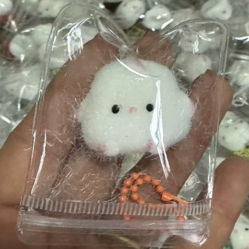 Маленькая красная книга с той же чашой