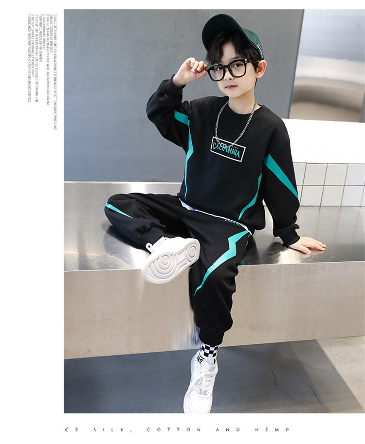 Set sport din două piese pentru băieți, primăvară-toamnă 2023, model nou, model mediu-mare, cu guler rotund, la modă și elegant_voghion.com