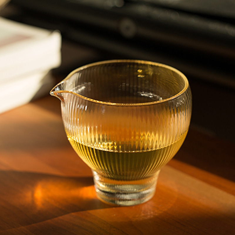 Japanese-style tea sets: vintage iron teapots, silver teapots, fire bowls, tea kettles, glazed glass fairness cups, tea trays, and shared cups.
