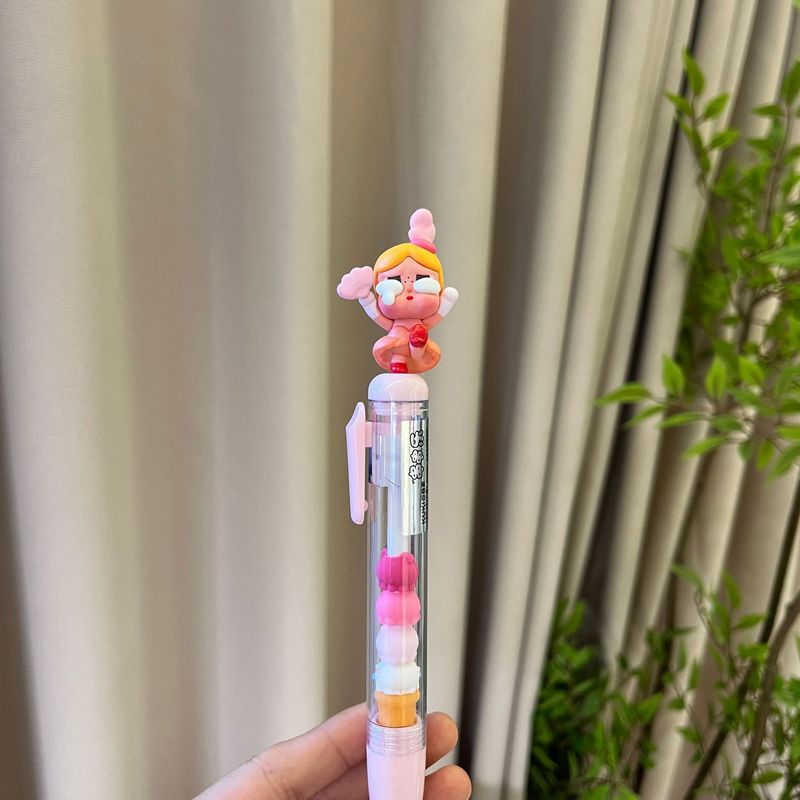 泣いている赤ちゃんを変える、かわいい赤ちゃんを変える、ニュートラルペン、クリエイティブなDIY楽しいペン、かわいい学生|undefined