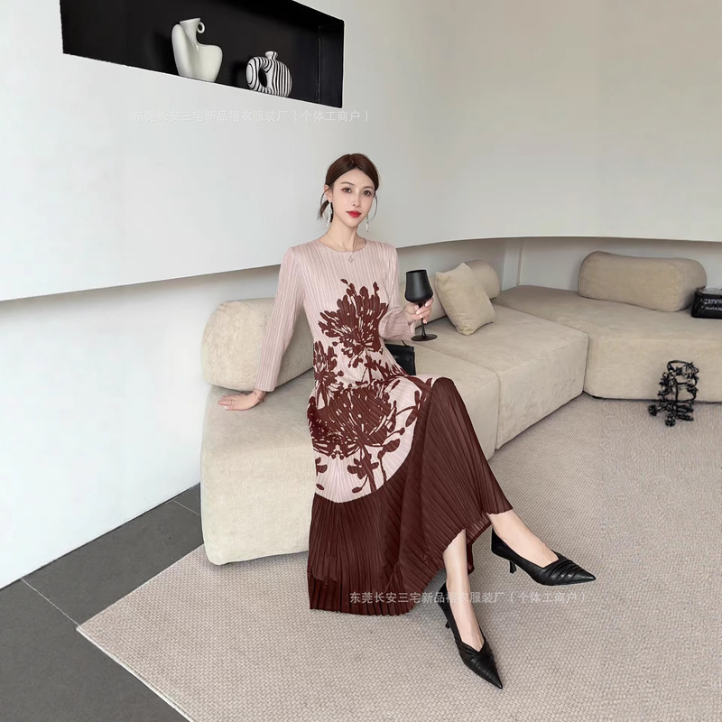 Foreign Trade Miyake Pleated Plus Size Dress European and American Design Elegant Long-Sleeved Waist Fake Two-Piece Flower Extra Long Style