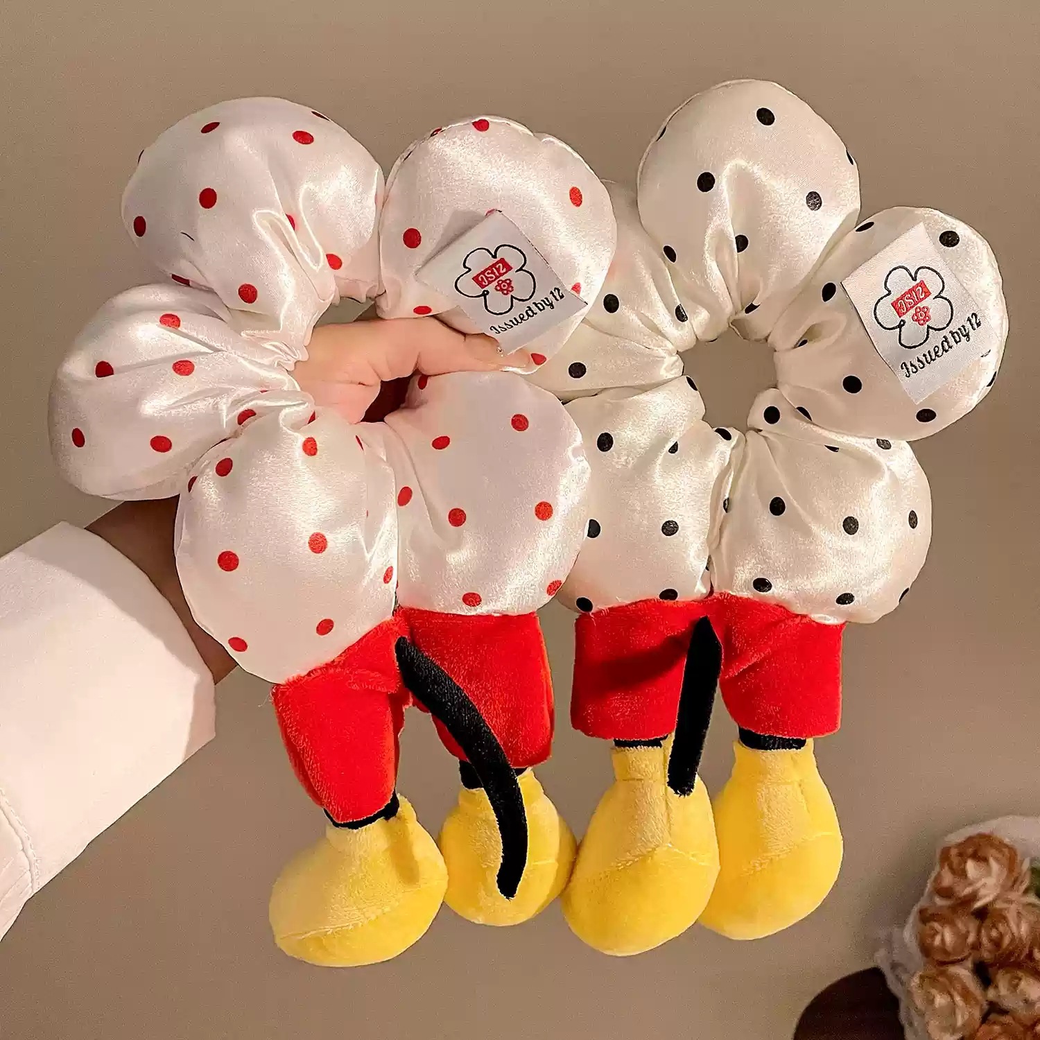 Mickey culo anillo de cabello pequeño libro rojo explosión punto de onda rojo adorable peluche adornamiento de cabello intestino grueso anillo de cabello cuerda de cabeza