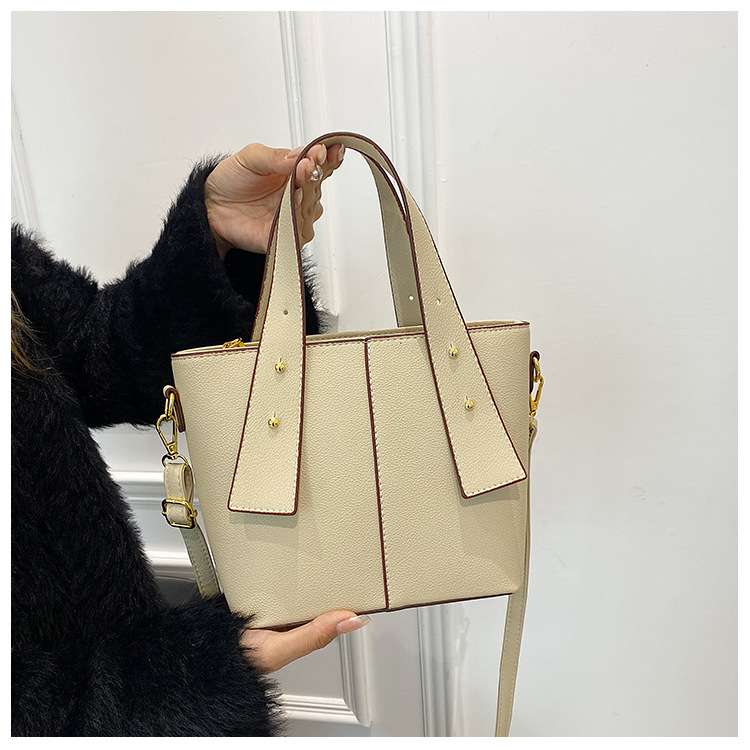 PU Fashionable Handheld Tote Bag With Large Capacity 2023 New High End And Small Mom's One Shoulder Crossbody Small Square Bag_voghion.com