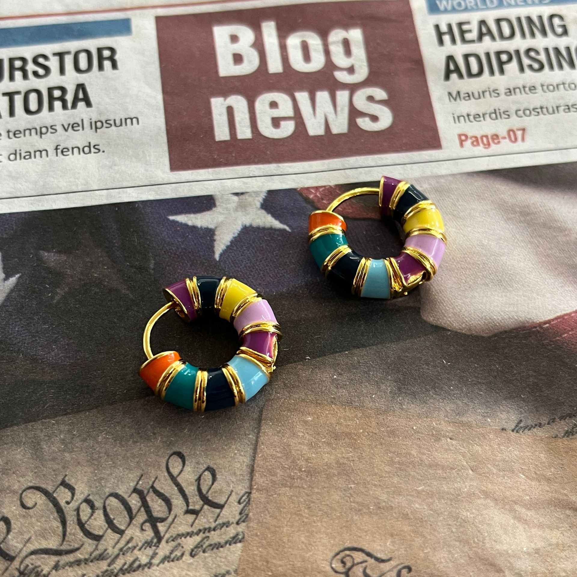 Retro moda colorido esmalte gota esmalte círculo oreja hebilla pendientes mujer verano europeo y americano nicho simple todo fósforo pendientes