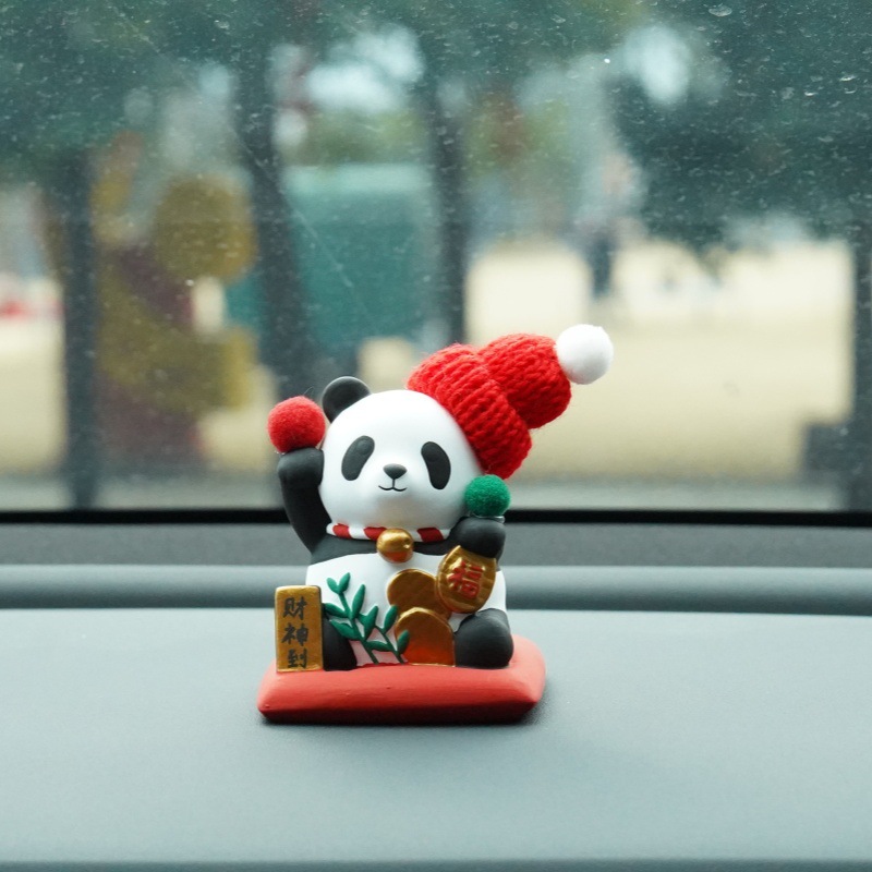Hand-painted Fubao Giant Panda Aromatherapy Plaster Desktop Car Ornaments for Old Foreigners Gifts