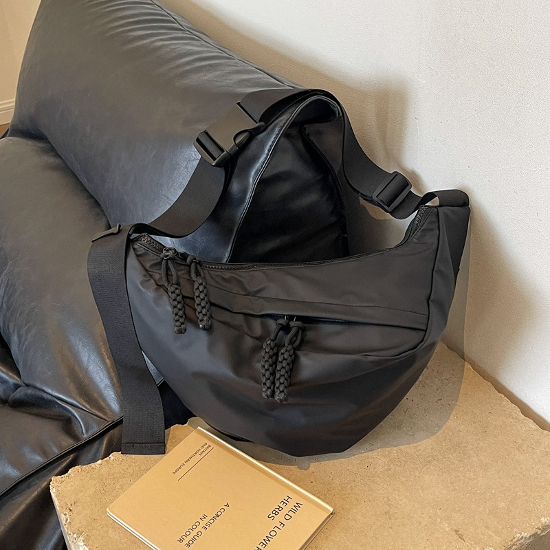Borsa a tracolla donna modello dumpling elegante versatile_voghion.com