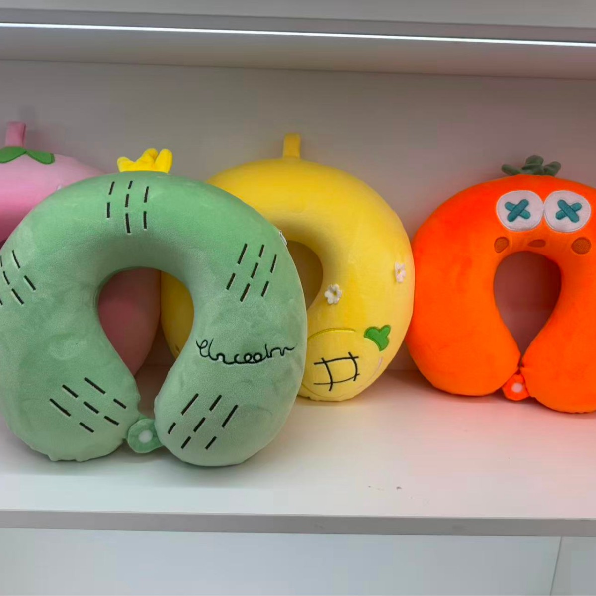 Almohada en forma de U al por mayor transfronteriza de algodón de memoria doble pico desmontable una variedad de almohada de siesta en avión almohada portátil de protección del cuello almohada