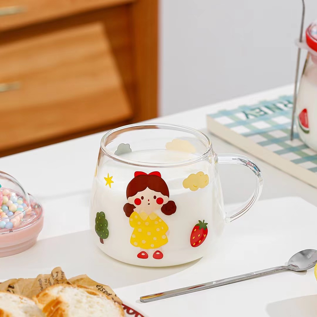 Taza de fruta de niña linda de dibujos animados lindo creativo con tapa cuchara taza de agua de vidrio taza de corazón de niña DE ALTO aspecto taza