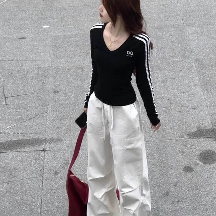 美式复古三条杠V领正肩长袖T恤女早秋新款设计感修身显瘦内搭上衣