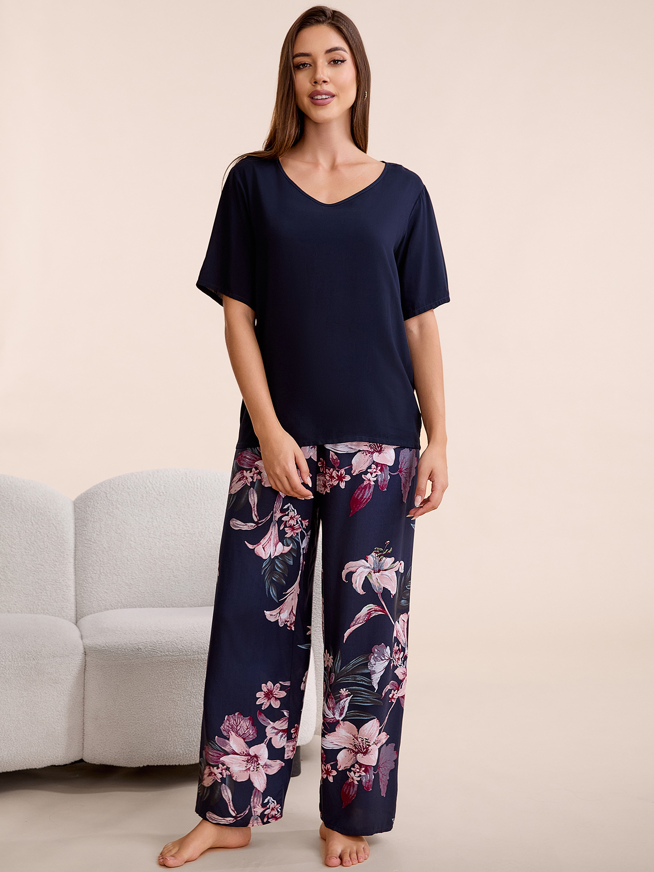 네이비 T 나팔꽃