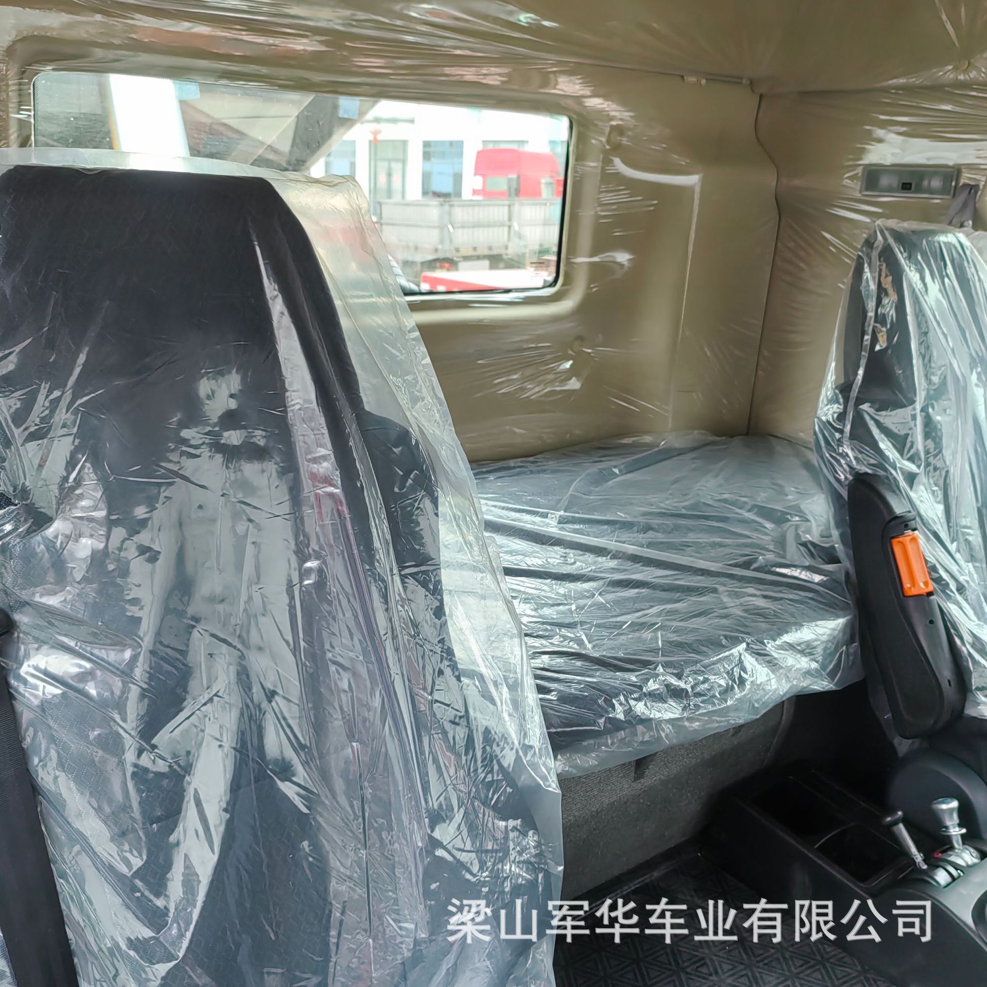 Export cargo box dump truck 371 horsepower dump truck for mining infrastructure transportation rear eight-wheel dump truck