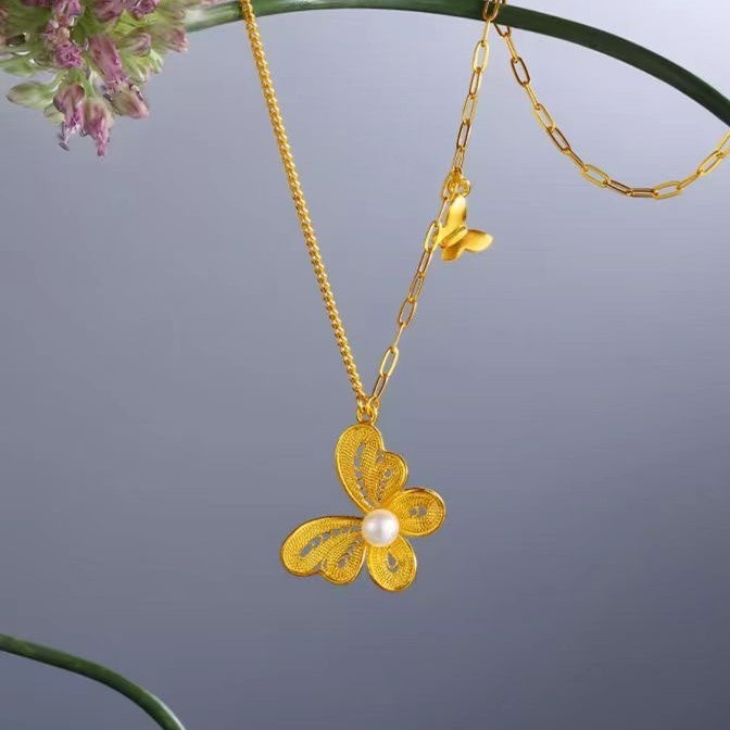 Nytt sandguldfärgat fjärilskärleksblommorhalsband guldbutik med guldfärgad fjärilspärlhänge kedja nyckelbenskedja_voghion.com